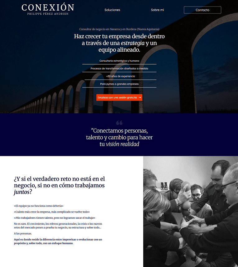 Diseño web de consultor elegante y sofisticada en azul y negro