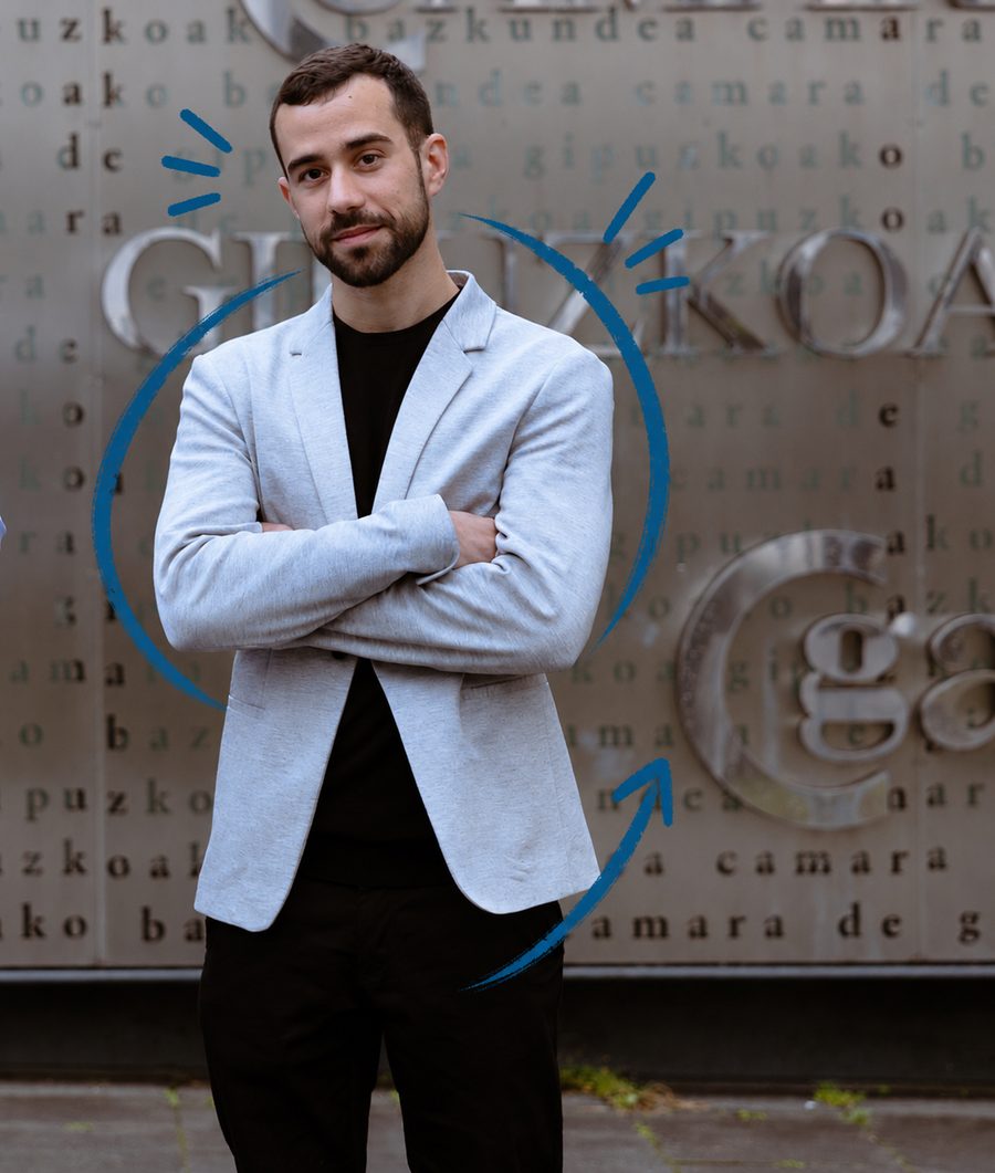 Pablo Pérez frente a la sede de la Cámara de Gipuzkoa